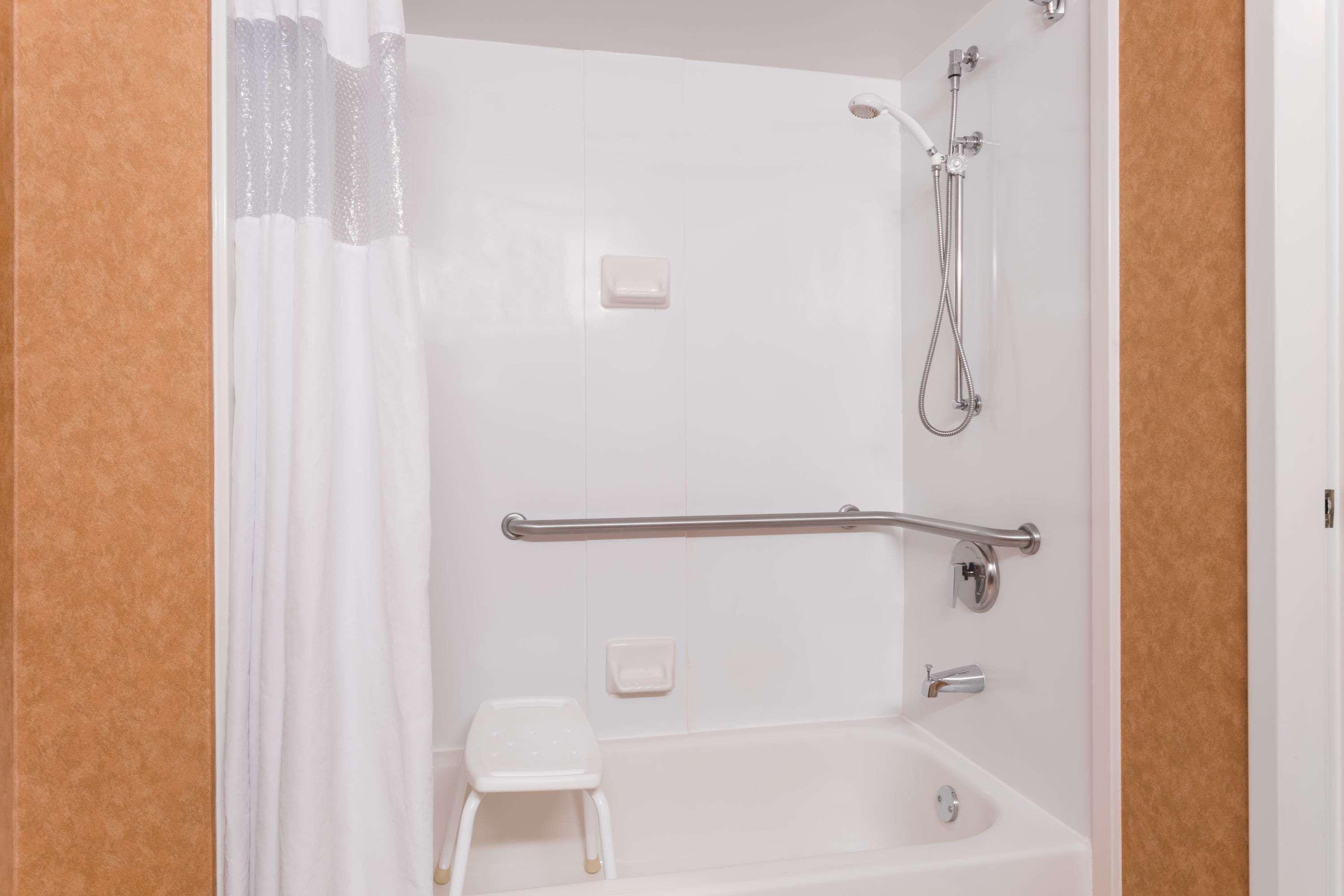 Wingate By Wyndham Airport Hotel